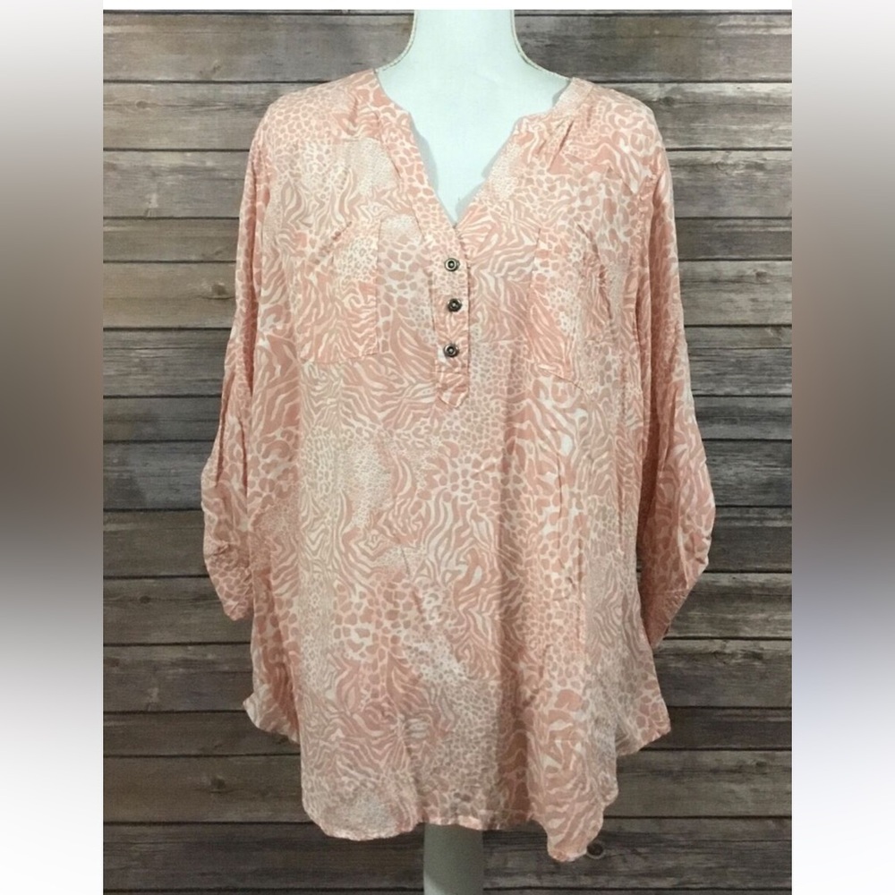 EUC Torrid Size 4 Harper Blouse 100% Rayon